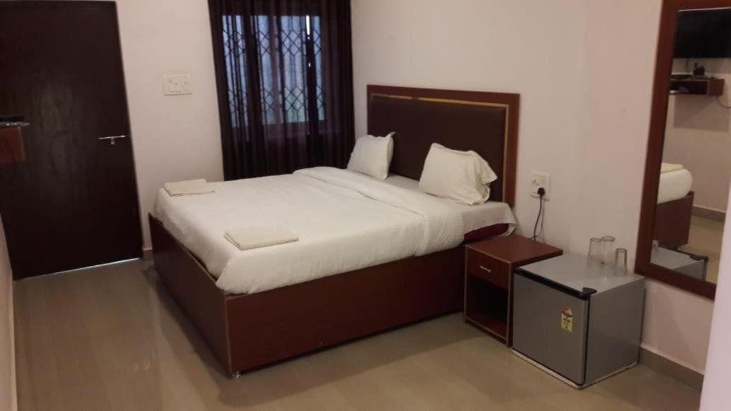 Fullmoon Beach Place Кандолим Екстериор снимка