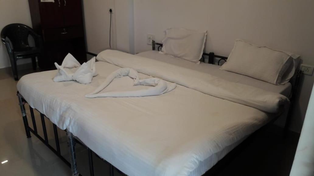 Fullmoon Beach Place Кандолим Екстериор снимка