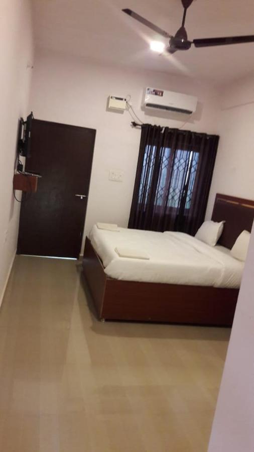 Fullmoon Beach Place Кандолим Екстериор снимка