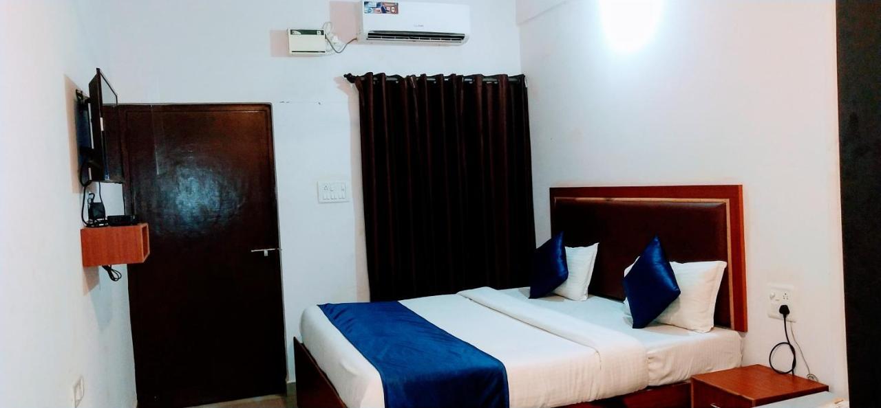 Fullmoon Beach Place Кандолим Екстериор снимка