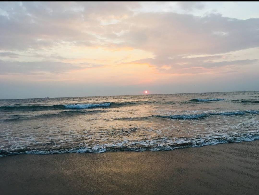 Fullmoon Beach Place Кандолим Екстериор снимка